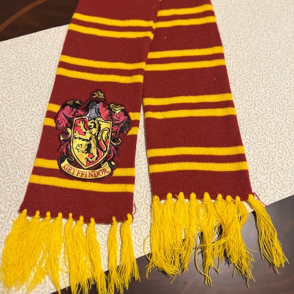 Harry Potter Gryffindor Scarf Red and Yellow Fringe Stripes Universal Studios - Picture 2 of 7